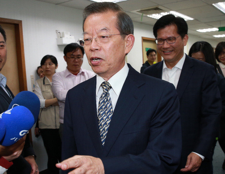 謝長廷為核災食品背書,臺"駐日代表"變"助日代表"? 謝長廷為核災食品背書,臺"駐日代表"變"助日代表"?