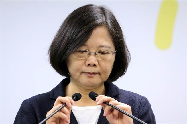 最新民調(diào):蔡英文執(zhí)政滿半年 不滿意度達58% 最新民調(diào):蔡英文執(zhí)政滿半年 不滿意度達58%