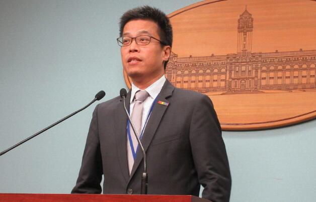 “謙卑”蔡英文的“囂張”發(fā)言人黃重諺 “謙卑”蔡英文的“囂張”發(fā)言人黃重諺