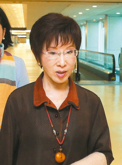 洪秀柱昨天接受訪問表示,黨部大樓已付了五年的租金,不管如何移轉,買賣不破租賃,接下來就打官司抗爭 洪秀柱昨天接受訪問表示,黨部大樓已付了五年的租金,不管如何移轉,買賣不破租賃,接下來就打官司抗爭