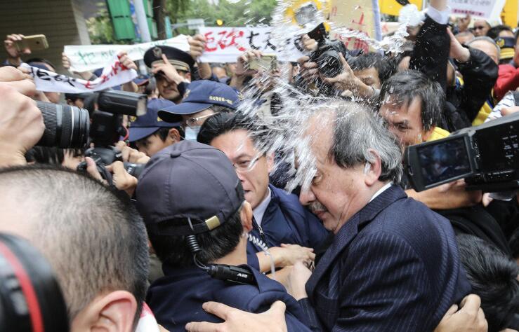 柯建銘被追打,國(guó)民黨譴責(zé)暴力吁民進(jìn)黨勿玩火自焚 柯建銘被追打,國(guó)民黨譴責(zé)暴力吁民進(jìn)黨勿玩火自焚