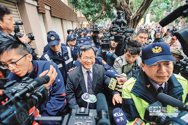 “一例一休”趁亂過關(guān),基層管理部門批界定不清 “一例一休”趁亂過關(guān),基層管理部門批界定不清