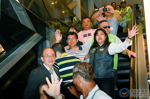 大轉變!臺中監獄準許陳水扁在女兒診所開幕時致辭 大轉變!臺中監獄準許陳水扁在女兒診所開幕時致辭