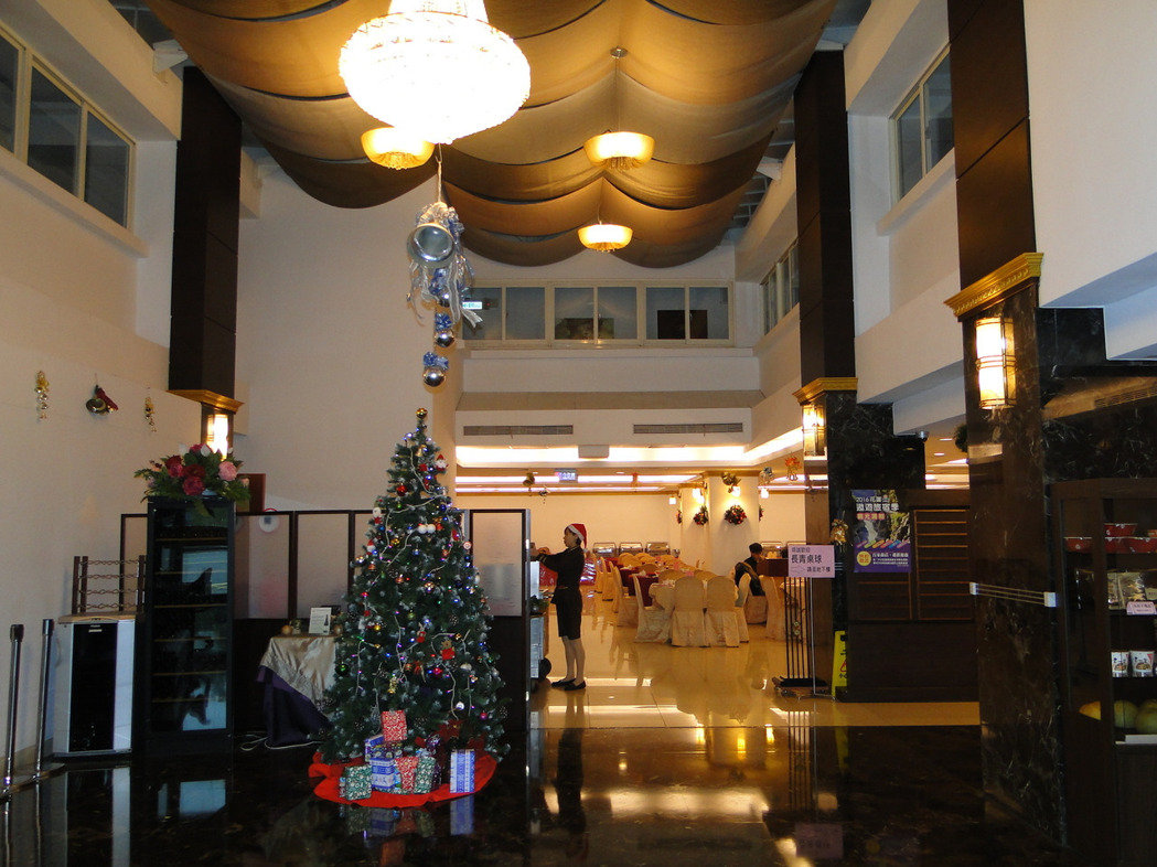 “綠委”批臺(tái)當(dāng)局發(fā)公務(wù)員旅游卡:挖東墻補(bǔ)西墻 “綠委”批臺(tái)當(dāng)局發(fā)公務(wù)員旅游卡:挖東墻補(bǔ)西墻