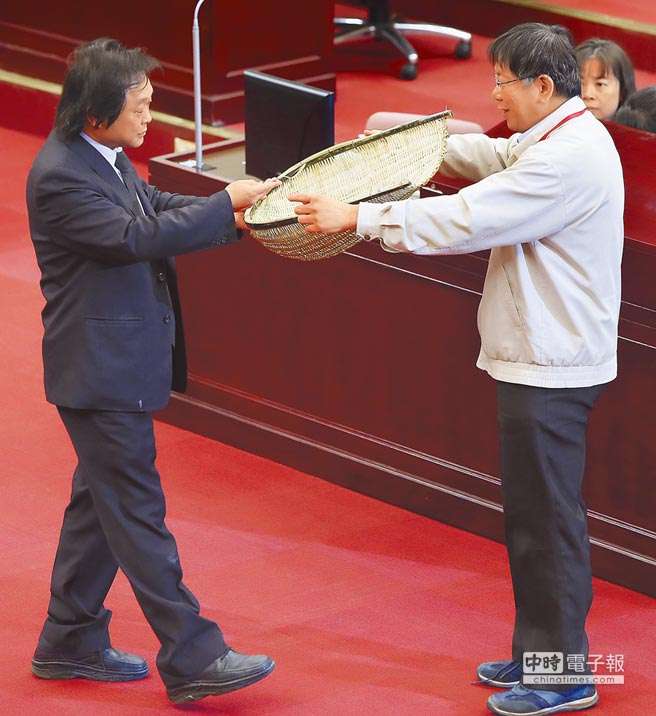 柯文哲表態要連任 民進黨議員:未來2年不會放過他 柯文哲表態要連任 民進黨議員:未來2年不會放過他