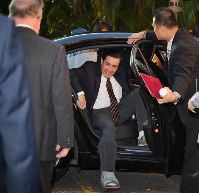 馬英九性取向?qū)以赓|(zhì)疑 澄清:我不是同性戀 馬英九性取向?qū)以赓|(zhì)疑 澄清:我不是同性戀