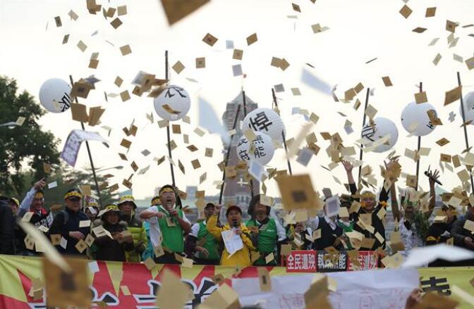 臺灣官員炮轟蔡英文“年改”太狠毒 只準流血不聽呼痛 臺灣官員炮轟蔡英文“年改”太狠毒 只準流血不聽呼痛