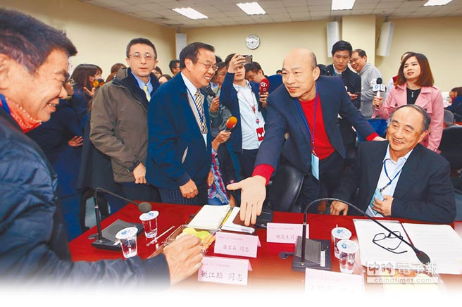 國民黨主席選舉13日起聯(lián)署 時(shí)間由10天放寬到62天 國民黨主席選舉13日起聯(lián)署 時(shí)間由10天放寬到62天