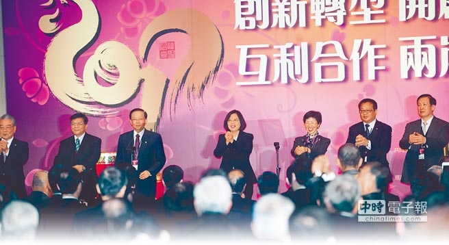 臺媒:民進(jìn)黨執(zhí)政者當(dāng)鴕鳥 島內(nèi)旅游業(yè)者苦難熬 臺媒:民進(jìn)黨執(zhí)政者當(dāng)鴕鳥 島內(nèi)旅游業(yè)者苦難熬