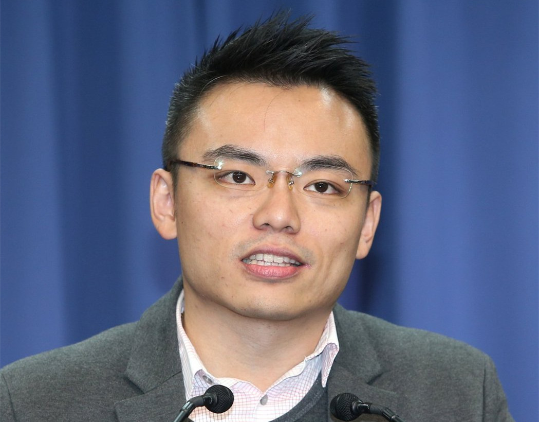 臺當(dāng)局官員拿防疫預(yù)算去騎馬 遭諷應(yīng)用在找豬泡溫泉 臺當(dāng)局官員拿防疫預(yù)算去騎馬 遭諷應(yīng)用在找豬泡溫泉