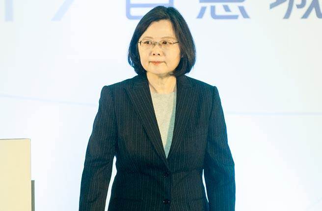 臺作家:蔡當(dāng)局不顧民意“去中”“去蔣”后果嚴(yán)重 臺作家:蔡當(dāng)局不顧民意“去中”“去蔣”后果嚴(yán)重