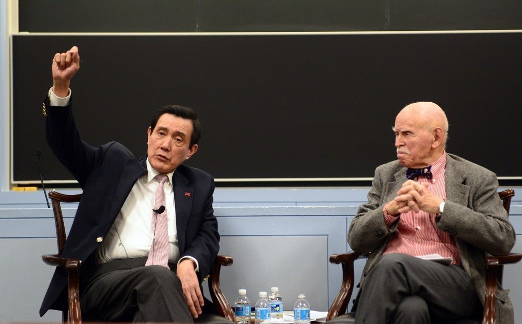 馬英九笑駁“賣臺(tái)說(shuō)”:我只“出賣”臺(tái)灣水果 馬英九笑駁“賣臺(tái)說(shuō)”:我只“出賣”臺(tái)灣水果