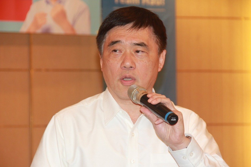 郝龍斌諷李永得:以后大概不怕盤查 大家認(rèn)識(shí)他 郝龍斌諷李永得:以后大概不怕盤查 大家認(rèn)識(shí)他