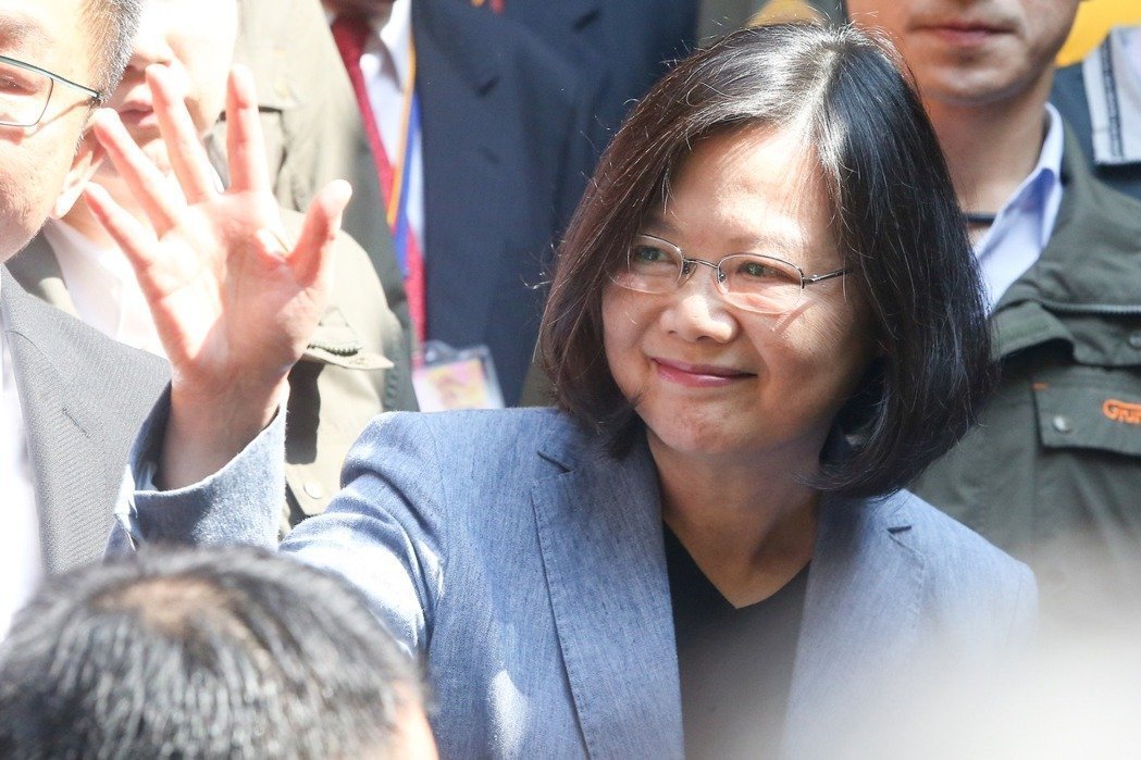 臺媒:蔡英文“沒空”見青年獎章得主恰恰羞辱了自己 臺媒:蔡英文“沒空”見青年獎章得主恰恰羞辱了自己