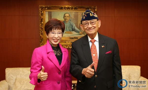 國民黨主席洪秀柱身體有恙 菲律賓前總統竟貼心送這個! 國民黨主席洪秀柱身體有恙 菲律賓前總統竟貼心送這個!