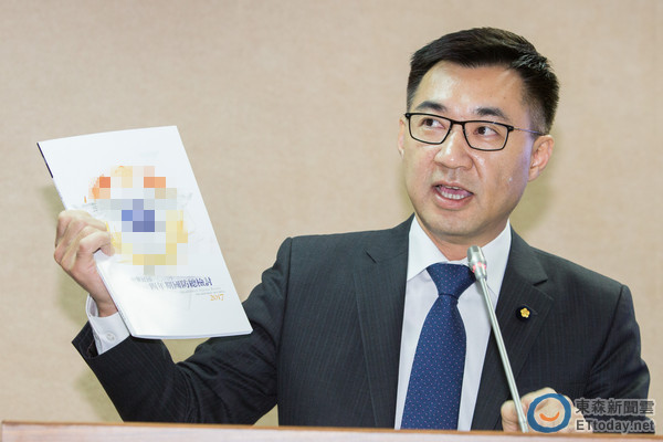 臺防務部門遭民眾翻墻闖入 被諷自身難保何談蔡英文 臺防務部門遭民眾翻墻闖入 被諷自身難保何談蔡英文