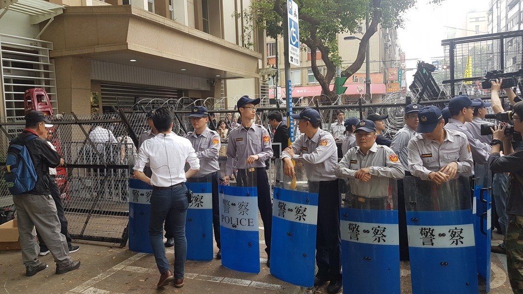 反年改團體喊"不服從" 盼蔡當局照"太陽花"公平對待 反年改團體喊"不服從" 盼蔡當局照"太陽花"公平對待