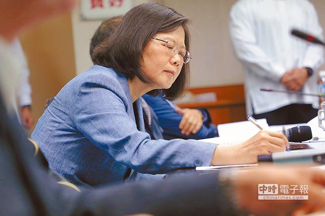 蔡英文滿意度跌破3成 臺媒:過多政治算計左支右絀 蔡英文滿意度跌破3成 臺媒:過多政治算計左支右絀