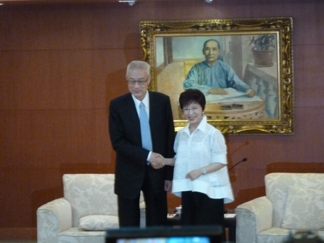 國民黨主席選后吳敦義首會(huì)洪秀柱 交接日可望提前 國民黨主席選后吳敦義首會(huì)洪秀柱 交接日可望提前