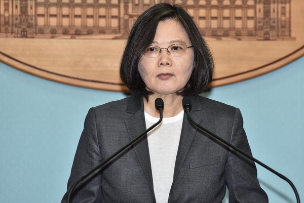 扁系、"獨(dú)派"聯(lián)手逼宮 蔡英文民調(diào)遭指將繼續(xù)崩毀 扁系、"獨(dú)派"聯(lián)手逼宮 蔡英文民調(diào)遭指將繼續(xù)崩毀