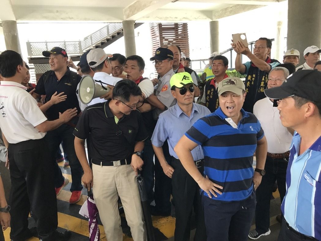 蔡英文臺南辦座談 民進黨議員當面建議“林全下臺” 蔡英文臺南辦座談 民進黨議員當面建議“林全下臺”