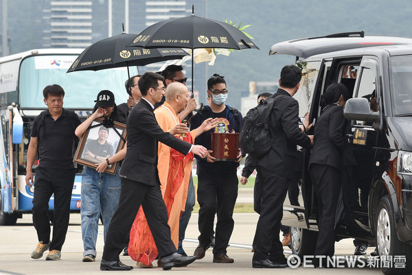 國(guó)民黨全力協(xié)助處理齊柏林后事 洪秀柱將在中常會(huì)致哀 國(guó)民黨全力協(xié)助處理齊柏林后事 洪秀柱將在中常會(huì)致哀