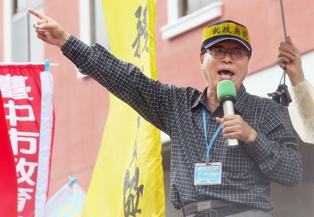 3萬軍公教將上街反年改 誓言會讓蔡英文在拒馬中出巡 3萬軍公教將上街反年改 誓言會讓蔡英文在拒馬中出巡