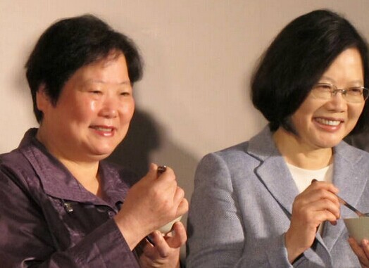 國民黨批蔡英文姐妹:一家親的恐龍領導人與冷血部長 國民黨批蔡英文姐妹:一家親的恐龍領導人與冷血部長