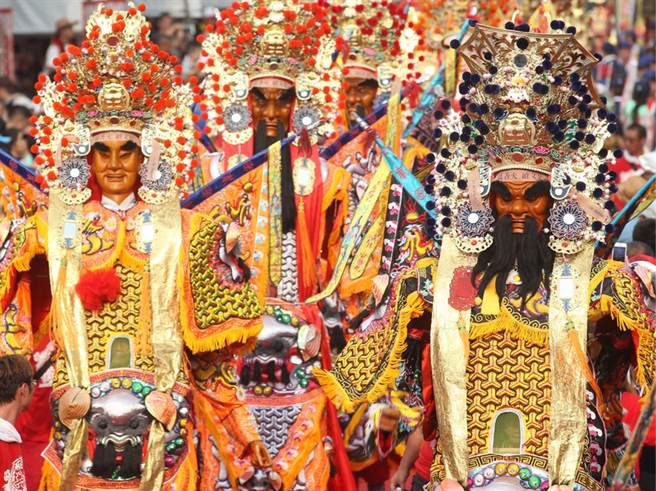 蔡當(dāng)局爭議政策引“諸神之怒” 200宮廟10萬信眾抗議 蔡當(dāng)局爭議政策引“諸神之怒” 200宮廟10萬信眾抗議