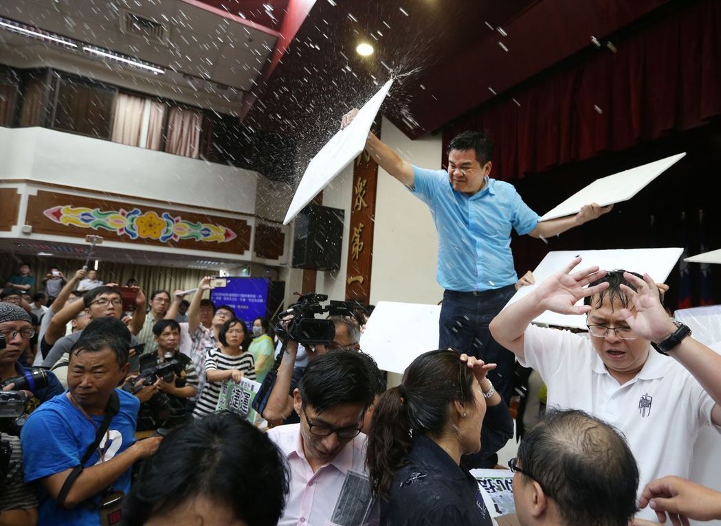 綠營污蔑在陸臺生為"共諜" 臺媒警告勿制造寒蟬效應 綠營污蔑在陸臺生為"共諜" 臺媒警告勿制造寒蟬效應