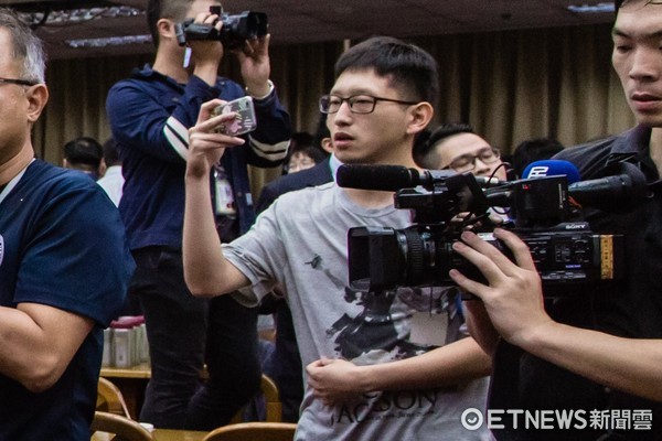 綠營污蔑在陸臺生為"共諜" 臺媒警告勿制造寒蟬效應 綠營污蔑在陸臺生為"共諜" 臺媒警告勿制造寒蟬效應