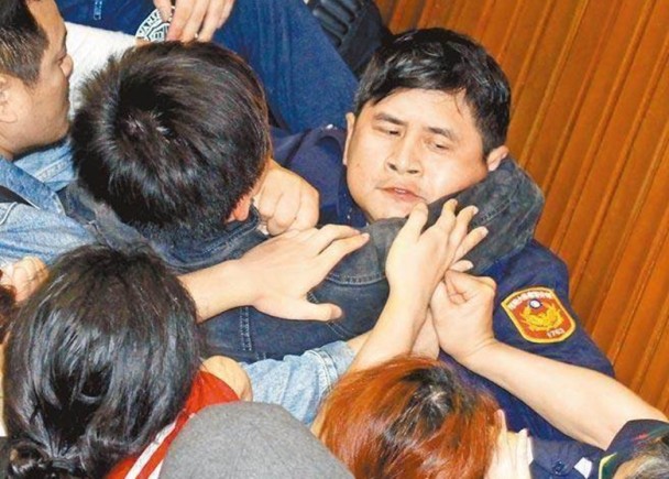 綠營污蔑在陸臺生為"共諜" 臺媒警告勿制造寒蟬效應 綠營污蔑在陸臺生為"共諜" 臺媒警告勿制造寒蟬效應