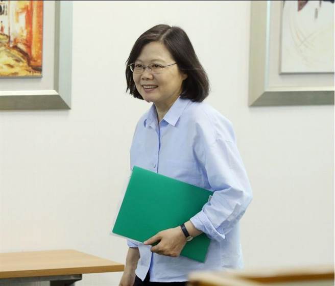 蔡英文問(wèn)毒蛋為何不檢禁藥 遭諷富家女不知貧民生活 蔡英文問(wèn)毒蛋為何不檢禁藥 遭諷富家女不知貧民生活