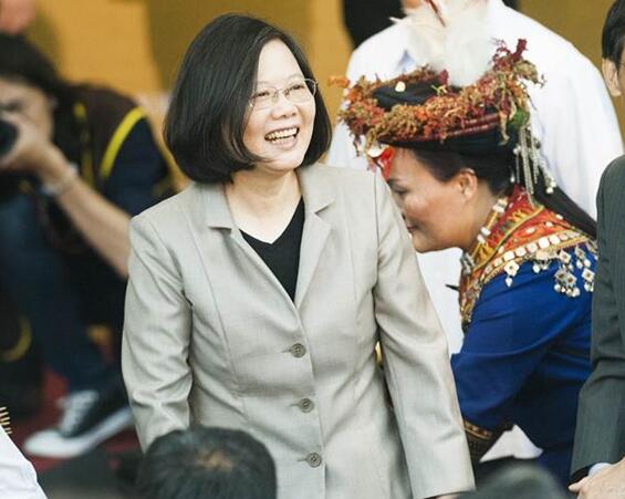 沉迷于財色? 民進(jìn)黨真能“莫忘初衷”! 沉迷于財色? 民進(jìn)黨真能“莫忘初衷”!