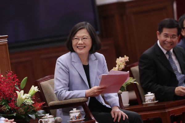 國民黨批民進黨:在野高捧“太陽花” 執政后隨意丟 國民黨批民進黨:在野高捧“太陽花” 執政后隨意丟