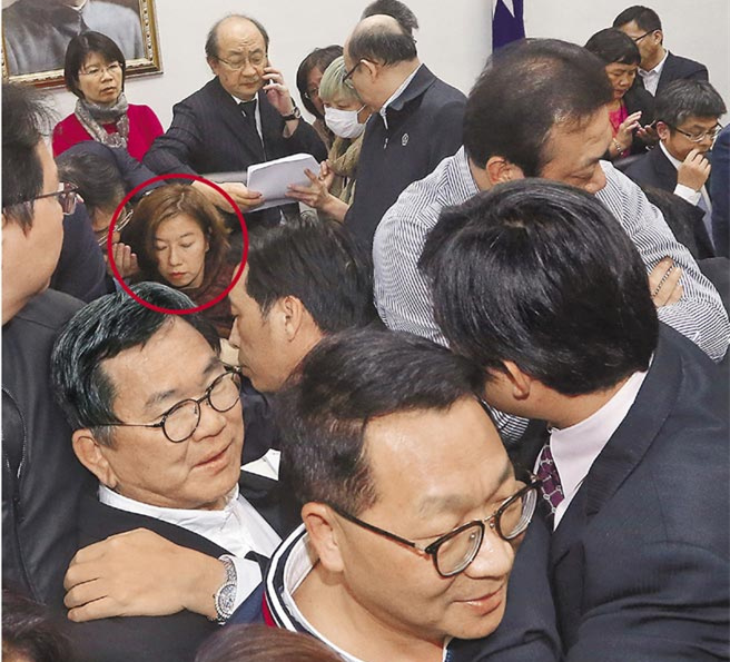 民進黨深夜突襲表決 “勞基法”修正案初審過關 民進黨深夜突襲表決 “勞基法”修正案初審過關