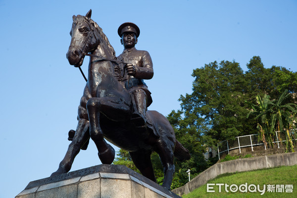 臺(tái)灣政治大學(xué)蔣介石銅像 臺(tái)灣政治大學(xué)蔣介石銅像