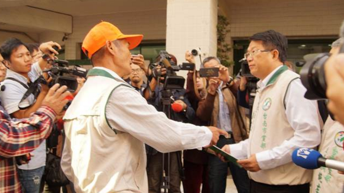 民進黨資深黨員聯名要求處分臺南市長參選人黃偉哲陳亭妃 民進黨資深黨員聯名要求處分臺南市長參選人黃偉哲陳亭妃