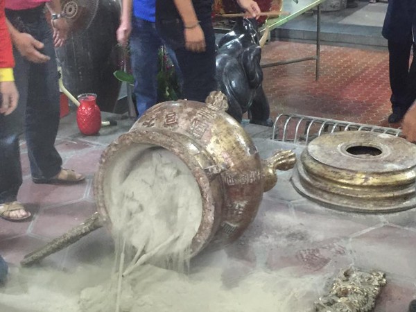 臺(tái)中浩天宮搶頭香再度翻爐!(圖片來源:臉譜網(wǎng)臺(tái)中浩天宮粉絲專頁) 臺(tái)中浩天宮搶頭香再度翻爐!(圖片來源:臉譜網(wǎng)臺(tái)中浩天宮粉絲專頁)