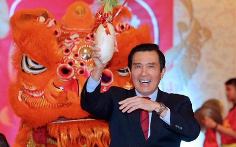 被問母雞帶小雞 馬英九妙答:我是公的