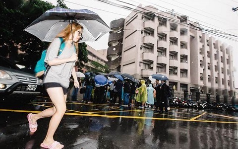 大群館被指違法 民代批:學生成選舉斗爭犧牲品