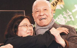 慰安婦銅像遭踹蔡當局仍未向日方表態 藍營批:媚日也別昧了良心!