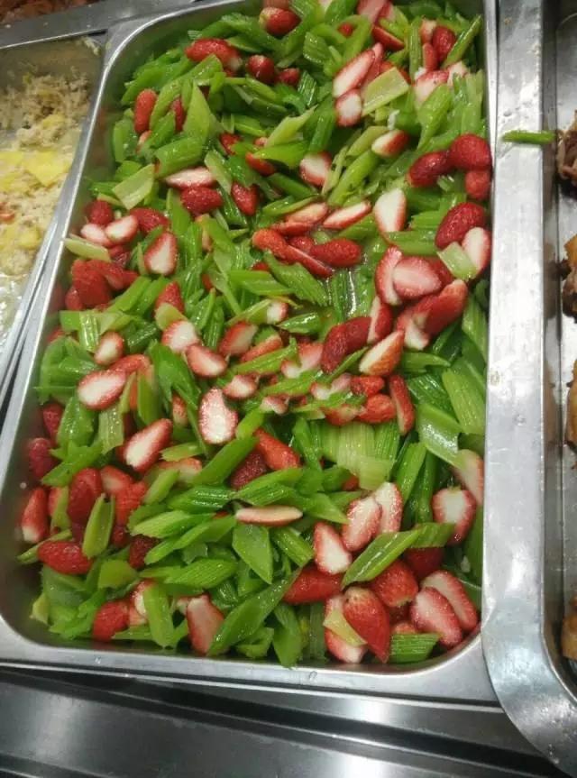 草莓炒西芹 草莓炒西芹
