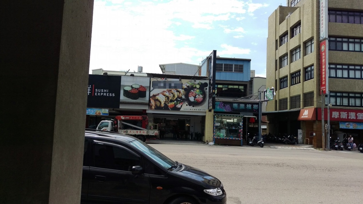 女子嗆餐沒送齊 老板退3000元跪80秒:放過我們 女子嗆餐沒送齊 老板退3000元跪80秒:放過我們