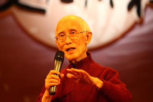 哀!臺灣大學生課審代表稱:余光中沒資格被稱“文人” 哀!臺灣大學生課審代表稱:余光中沒資格被稱“文人”