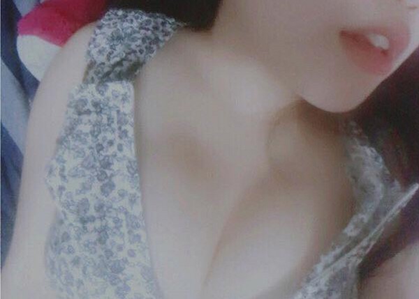 趁女友睡著拍大尺度照曝網為求贊 女友崩潰男大生卻笑:很過分嗎? 趁女友睡著拍大尺度照曝網為求贊 女友崩潰男大生卻笑:很過分嗎?