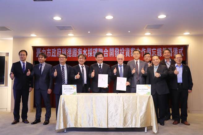 林佳龍終于為臺中拉來1100億巨額大單 卻成了臺灣最大笑話 林佳龍終于為臺中拉來1100億巨額大單 卻成了臺灣最大笑話