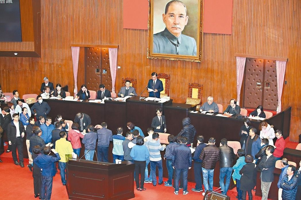 自家人背棄、民眾以命相搏 民進黨遇最強"政治危機"? 自家人背棄、民眾以命相搏 民進黨遇最強"政治危機"?