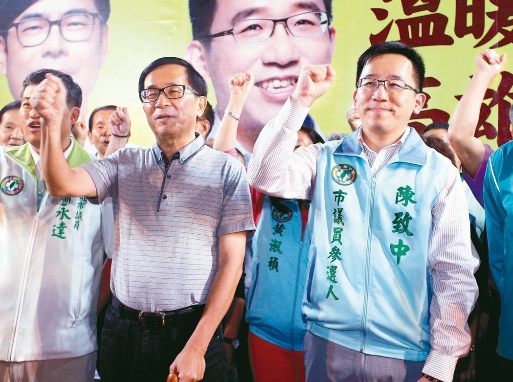 陳水扁將大戰(zhàn)蔡英文? 臺(tái)灣網(wǎng)友已經(jīng)搬好小板凳! 陳水扁將大戰(zhàn)蔡英文? 臺(tái)灣網(wǎng)友已經(jīng)搬好小板凳!