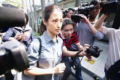 臺藝人登臺軍阿帕奇續:丑聞如血崩 日籍隱形人曝光 臺藝人登臺軍阿帕奇續:丑聞如血崩 日籍隱形人曝光